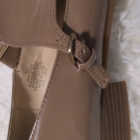 NINE WEST Chic Taupe Women's Loafers Size 8 Stretch Buckle 1" Pump Heel - Picture 4 of 7